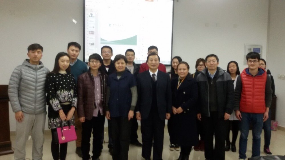 Prof. Li Jiazeng (4th from right, 1st row) took a photo with some professors and students who attended the lecture.