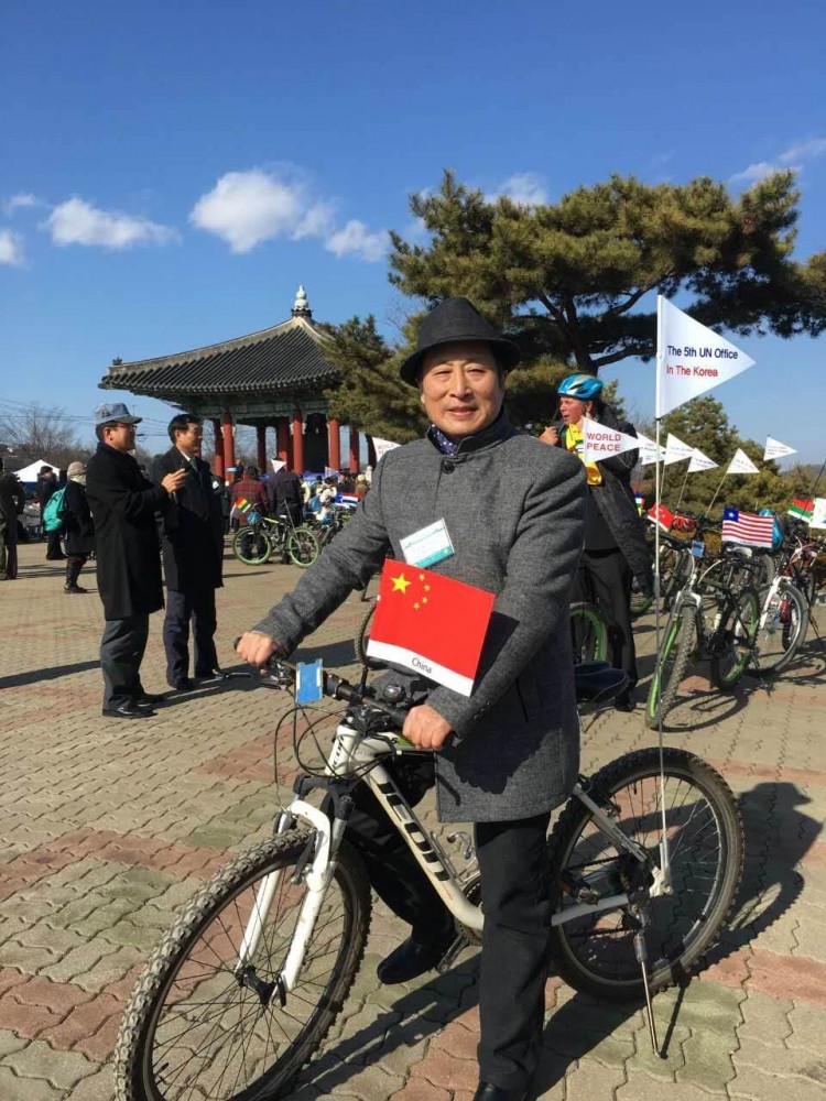 李嘉曾教授參加“2016和平之旅”自行車首發式